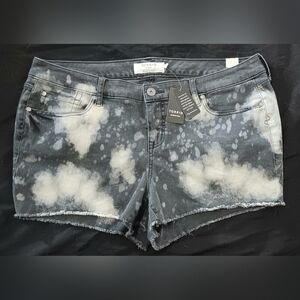 Torrid NWT Bleach Dyed Black Gray Cut-Off 5 Pocket Jean Shorts 18